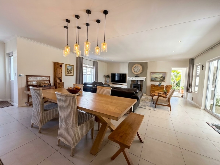 4 Bedroom Property for Sale in Sunningdale Western Cape